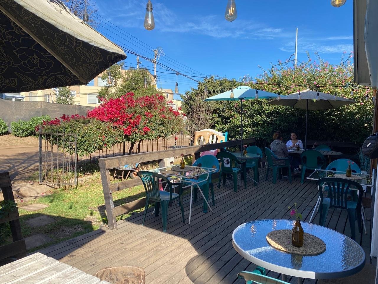 Terraza de madera y deck al aire libre